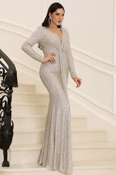 Vestido de noche largo con lentejuelas plateadas y manga larga